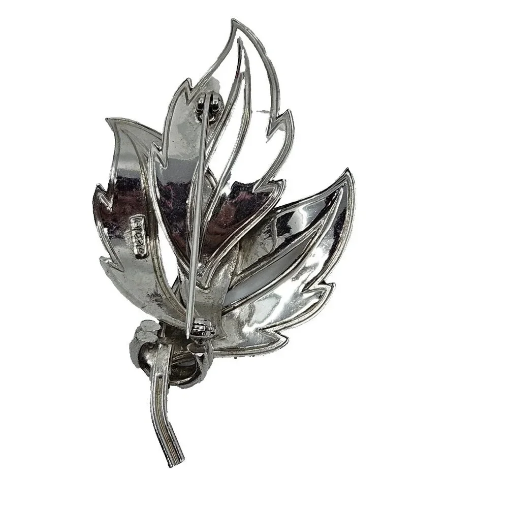 Coro Pegasus Vintage Leaf Brooch Bright Silver Tone